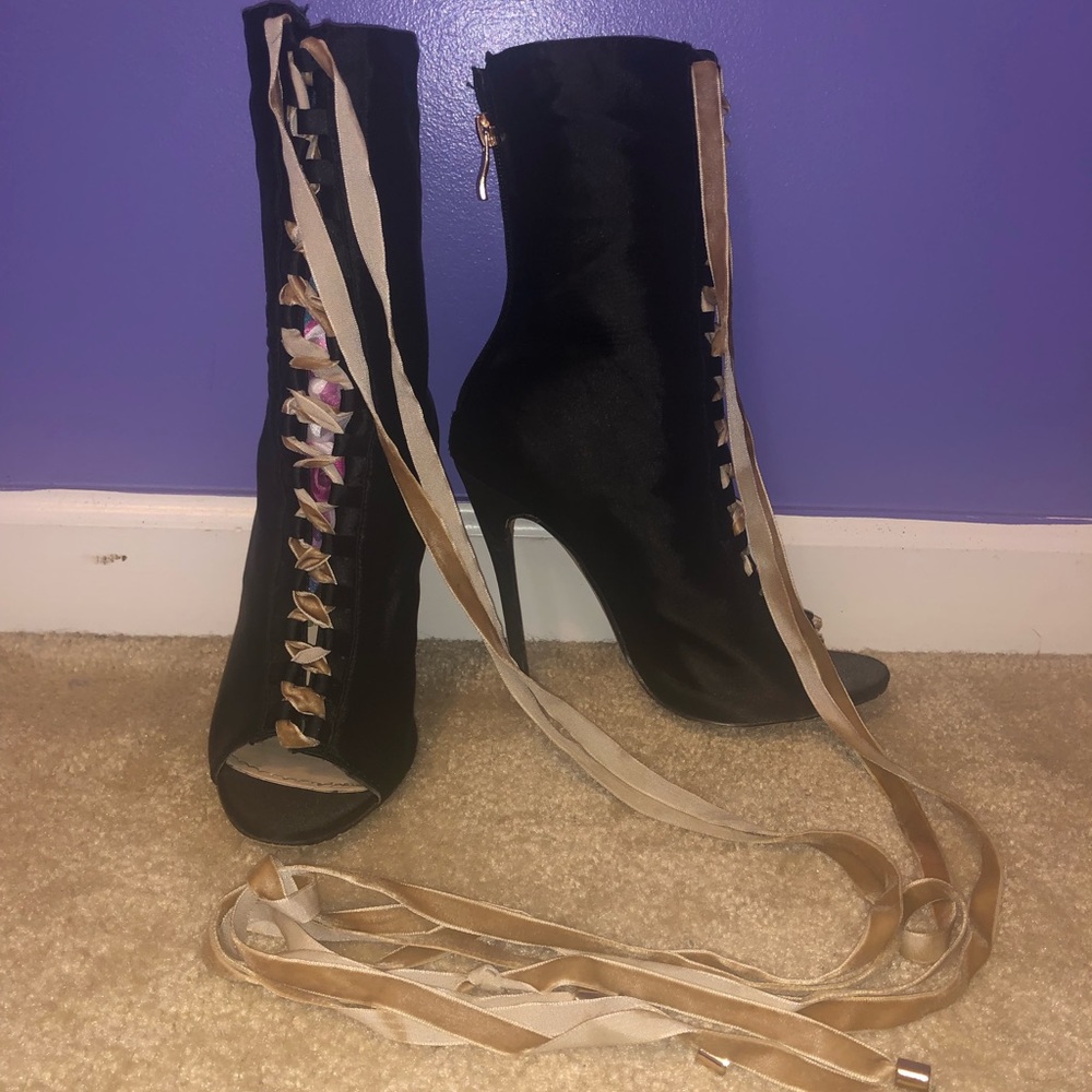 Lace up heels black